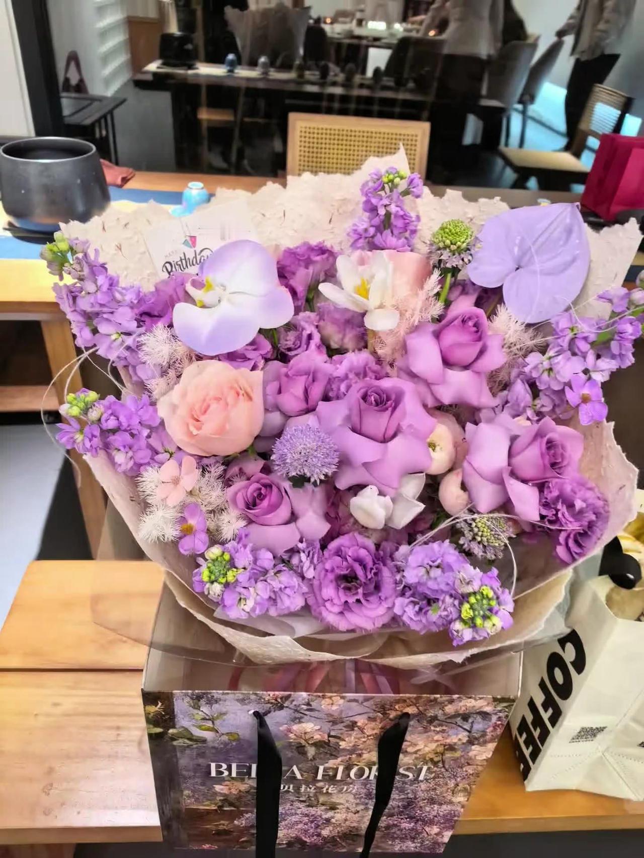 又长了一岁，收到满满的爱和祝福，有你们真好，爱你们么么哒😘😘😘