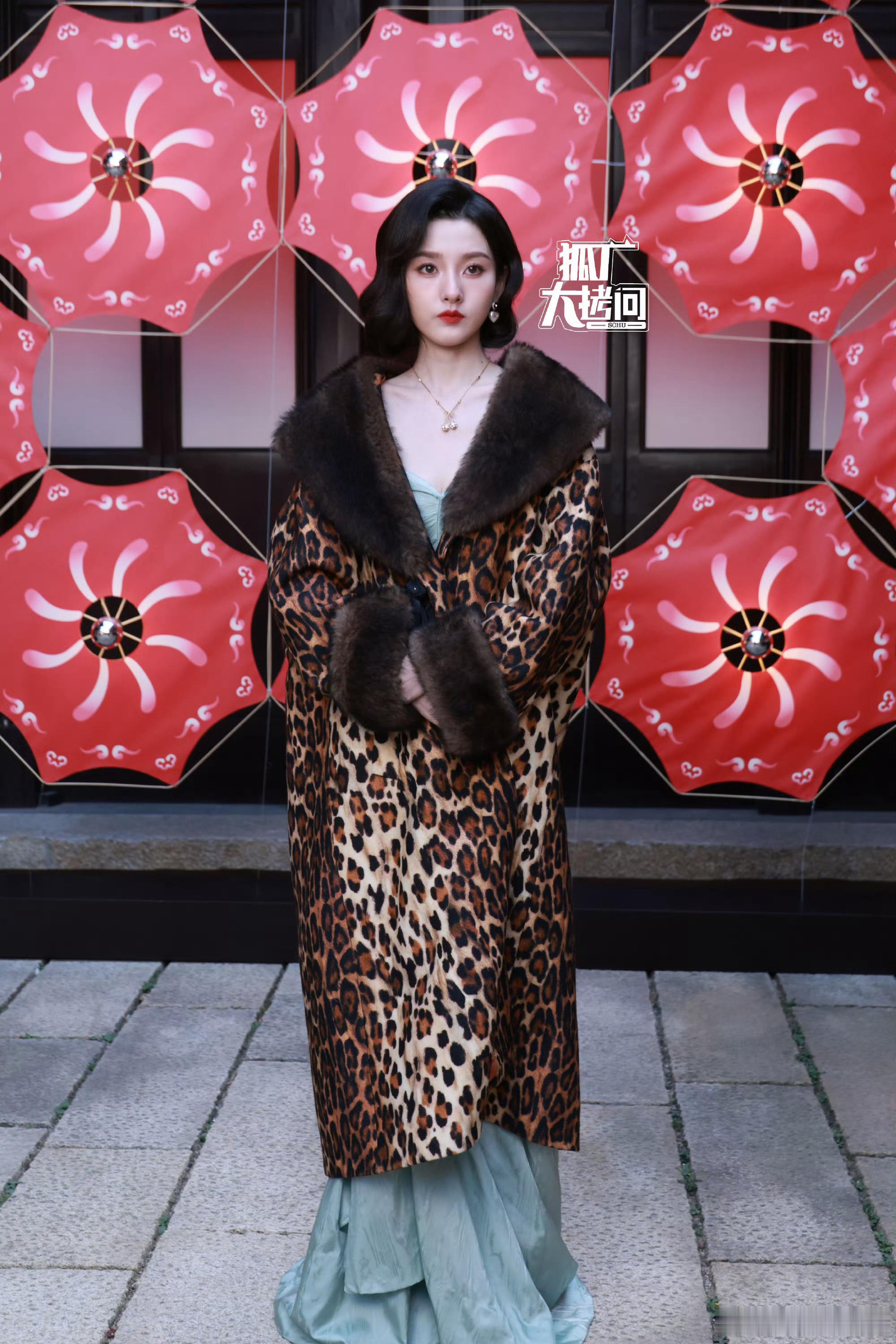 杨紫、宋祖儿、孙俪今日同场线下活动生图 