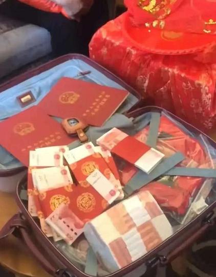 “彩礼缩水、催生压力、性别歧视全曝光！我表姐的婚姻家庭悲剧令人心碎”



婚姻