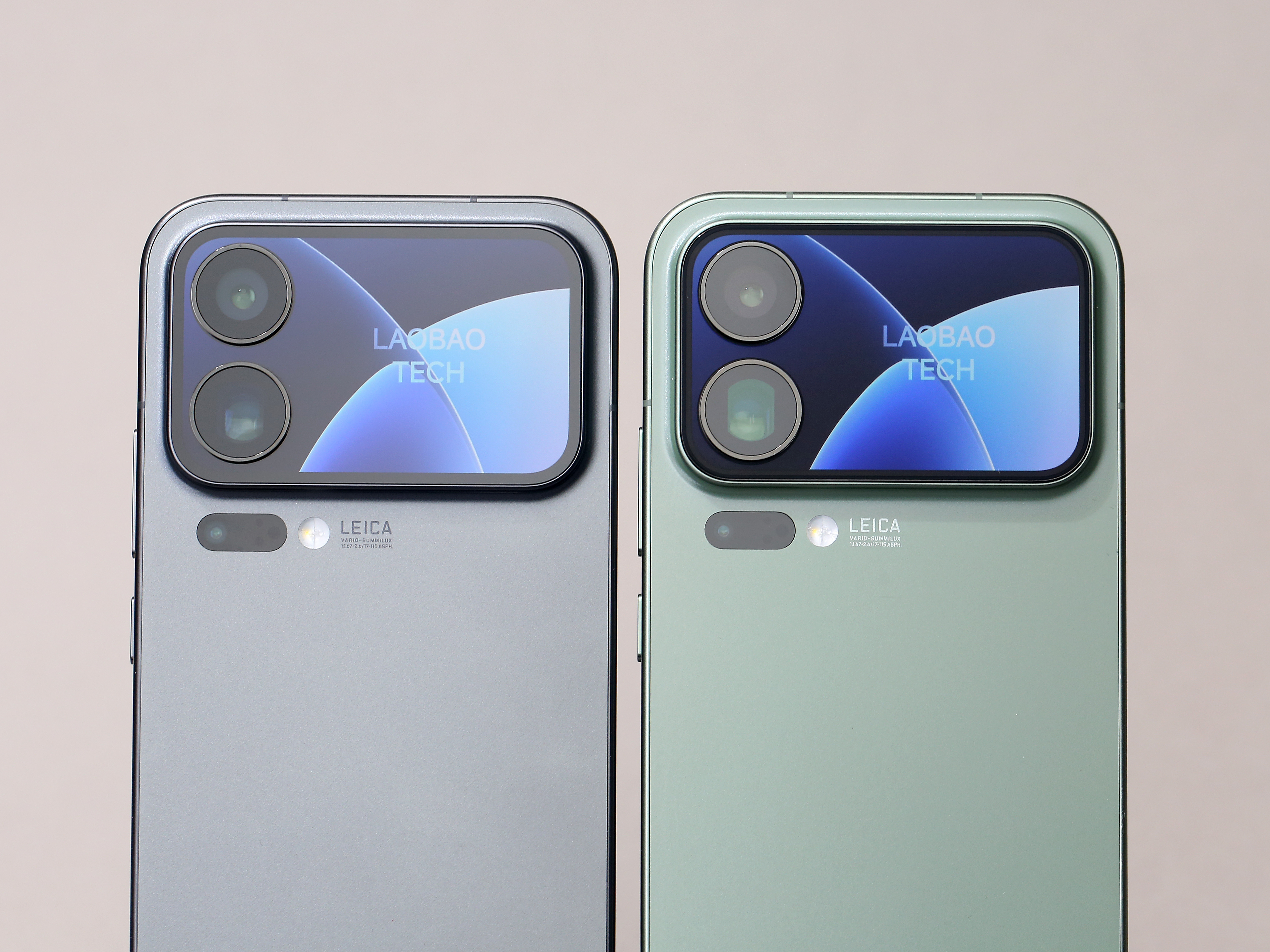 小米 17Pro 系列玻璃 AR 背屏膜靠摄像头区域精准定位贴合，不带神器，也无