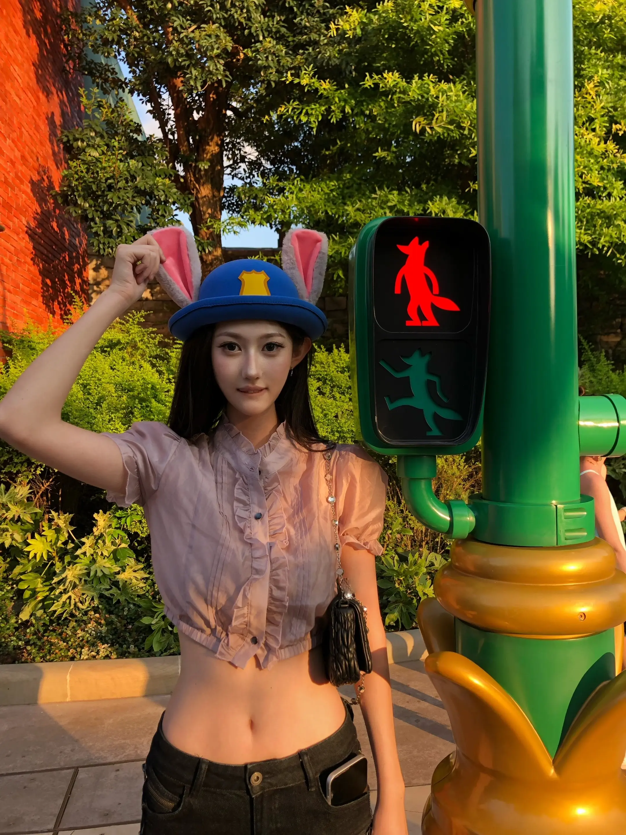 花重金包场了迪士尼 一个人都没有好爽🐰。谢谢其实是花重金开了p图软件...