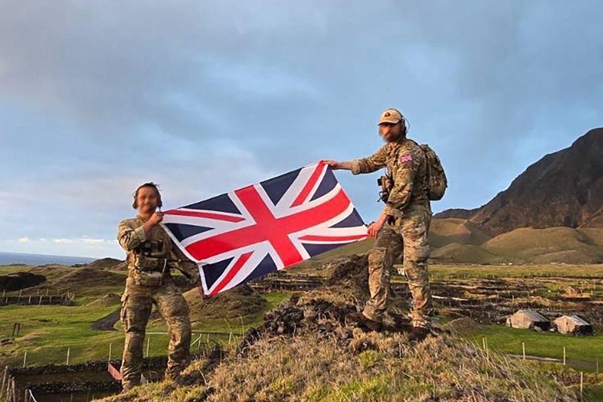 【空降兵惊险救援，英国国防部：史无前例】据英媒报道，当地时间5月10日，一支陆军