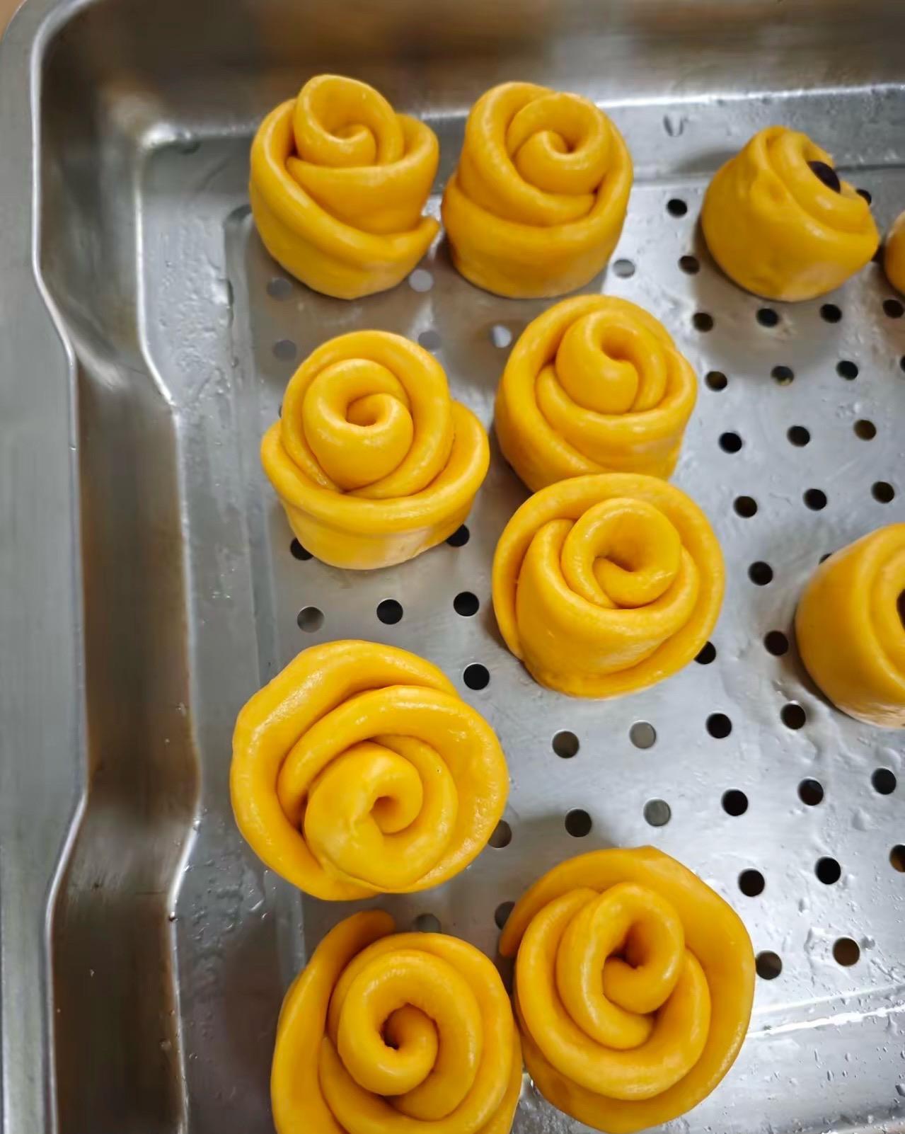 50人的食堂，今天中午70个人来吃饭