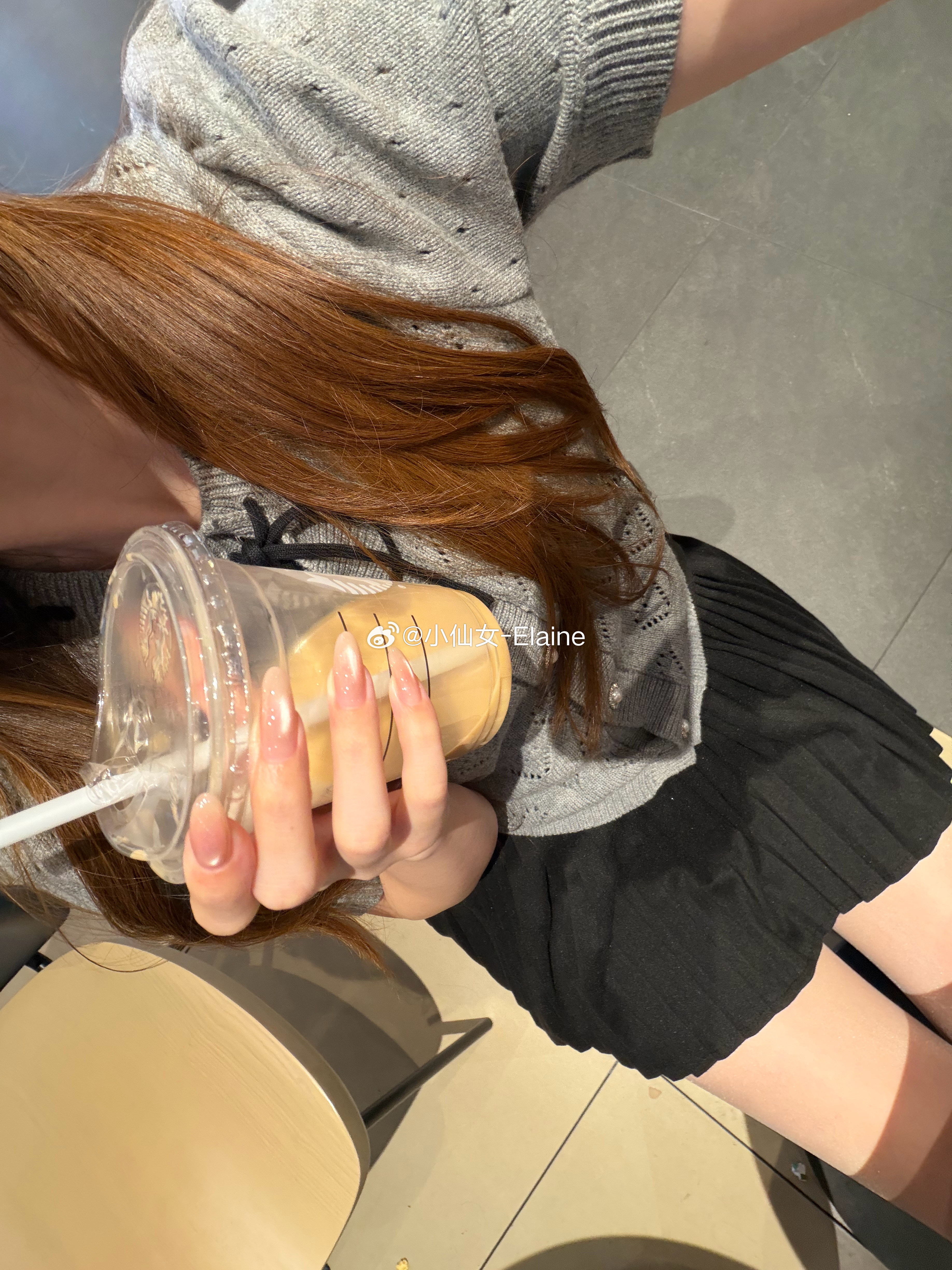 周末愉快啦～ 换了个简单的美甲💅时尚穿搭今天穿什么日常分享 ​​​