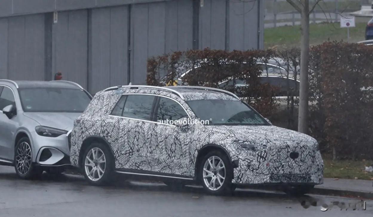 奔驰GLC七座版，这是要干什么
奔驰纯电GLC七座版谍照出来了，海外媒体拍到的，