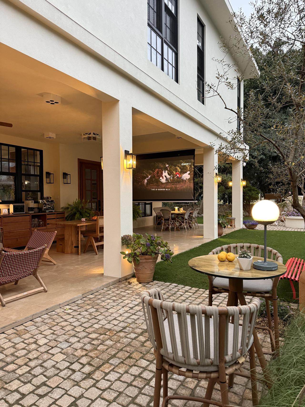 豪华别墅，这大概已经过上普通人里最好的生活
这就是梦想中的生活，这小区是一个大型