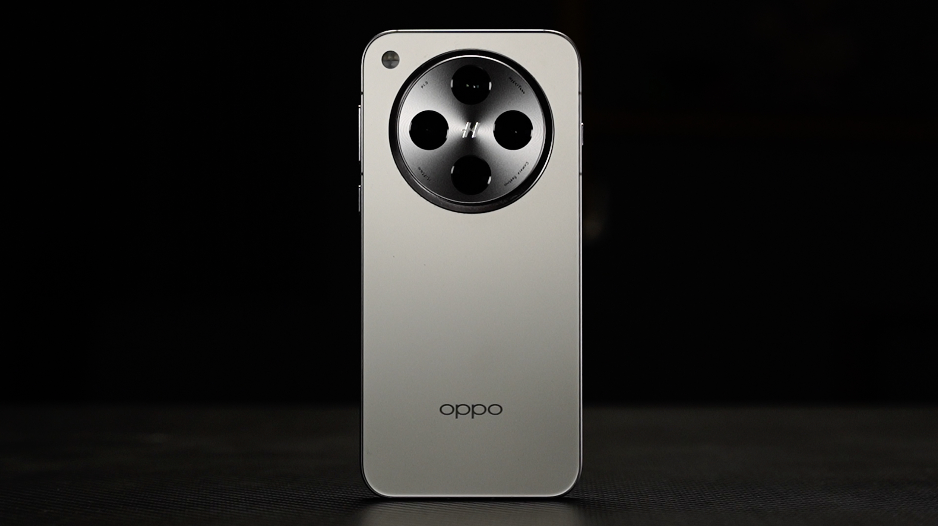 OPPO Find X8 这个钛色真不错啊[舔屏][舔屏][舔屏] 