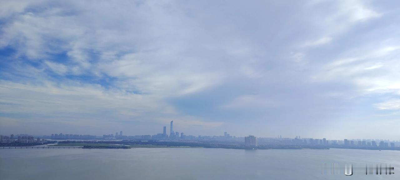 接下来的苏州天天都是蓝天白云，当然温度也是可以的，正式开启炙热模式。#苏州美景随