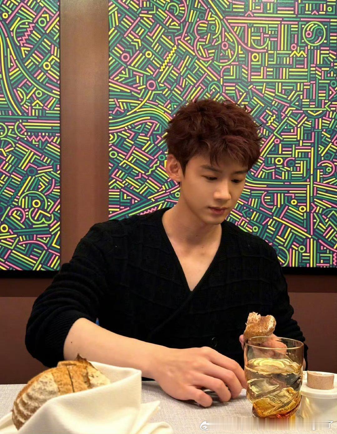 有点“故意”了告诉大家俺们只是分则各自炒cp，没真的分手 