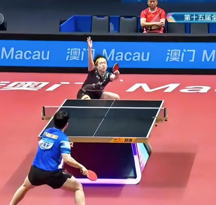 这场精彩的半决赛，两个高手在上演高级别的比拼，感觉就是一鼓作气的事，谁稍微愣点神