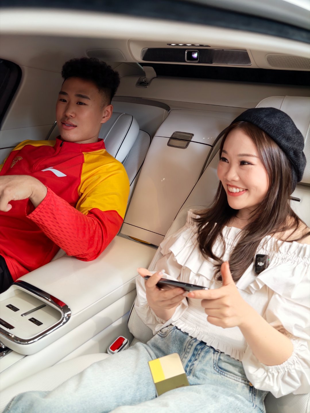 鸿蒙的伙伴问平时接触篮球吗？我说我身高186cm，篮球我熟啊！ 他说想请cici