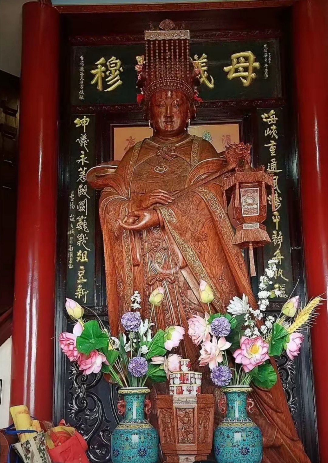 千万千万不要对妈祖不理不睬，因为妈祖她老人家心肠特别好，只要你对着妈祖说一句：“