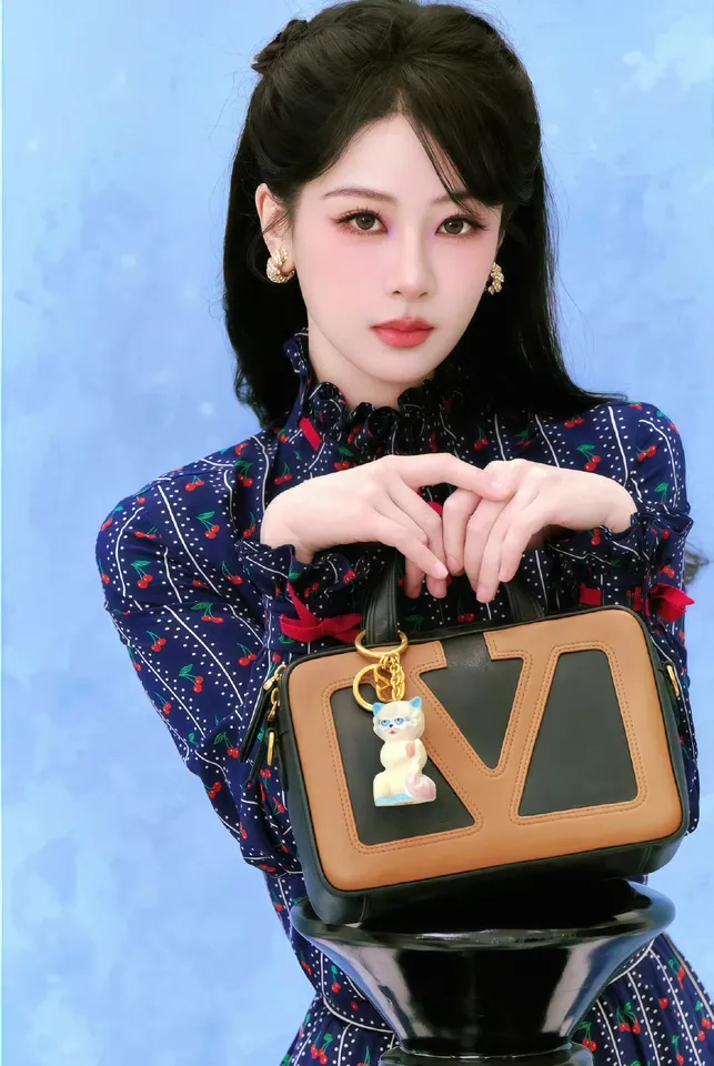 这么权威的一张脸真的超级美杨紫 ​​​