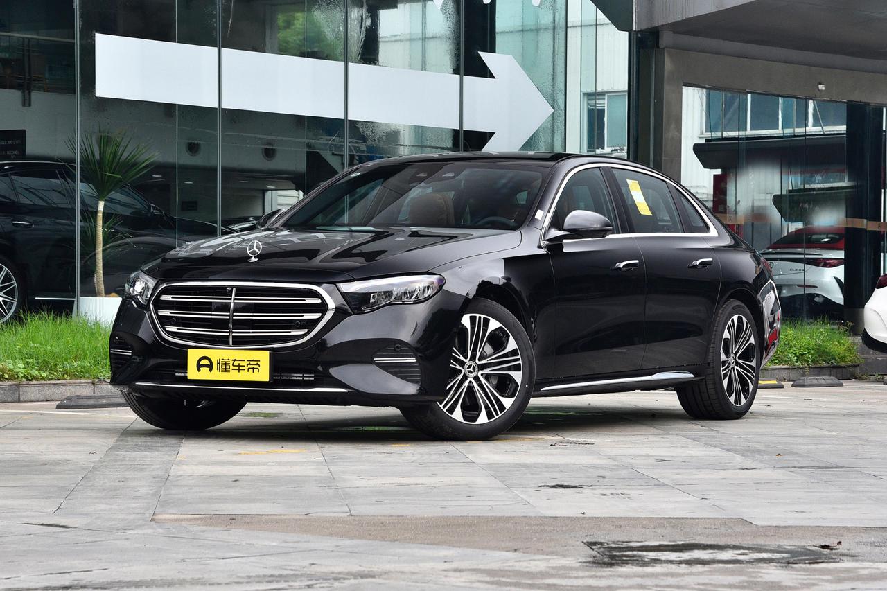 月销冲到1.4万台！奔驰E级跌到30.8万起，果然降价才是最有效的
不得不说，豪