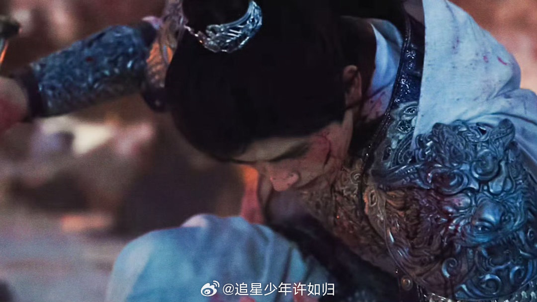 秦榛镜头下的陈飞宇白日提灯 秦榛的镜头会抓人，陈飞宇的脸经得住抓。桀骜、破碎、少