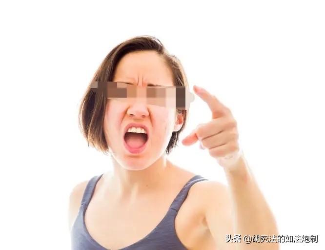 碰上“头铁”员工了！江苏南京，一女子来到餐厅，看店长不顺眼，凭借“老板娘”的身份