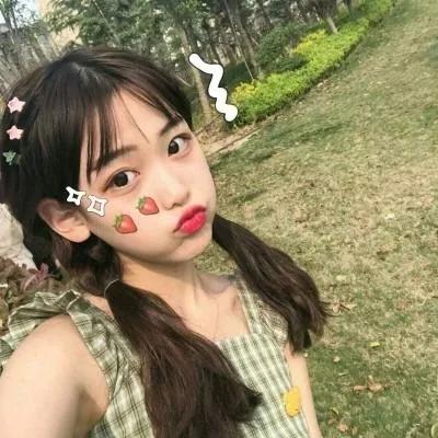 🍓夏日甜美少女，草地上的清新自拍！甜系少女照 自然美少女自拍 甜美自拍 精致少