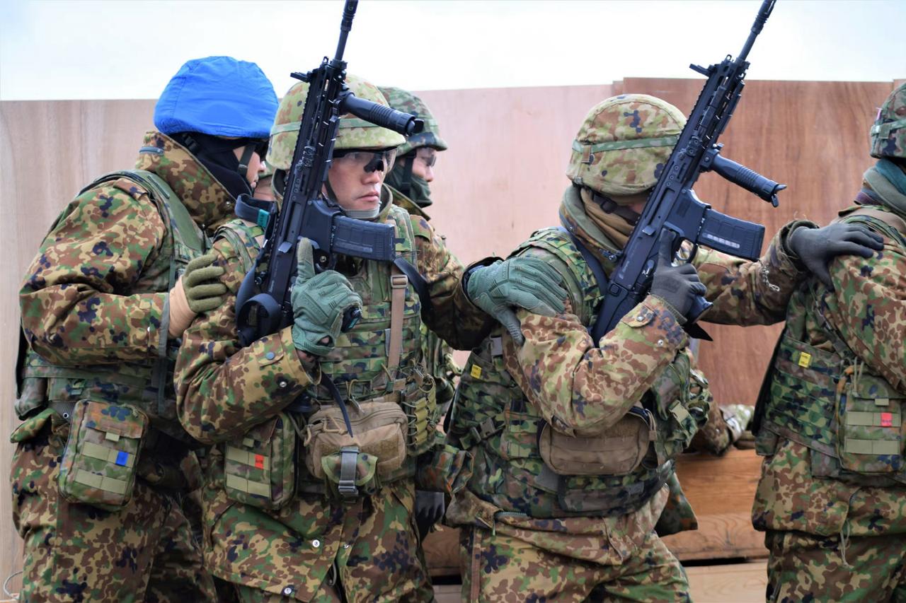 这事绝可忍，关系到国家尊严！

日本现役23岁自卫队少尉翻墙硬闯中国驻日本大使馆