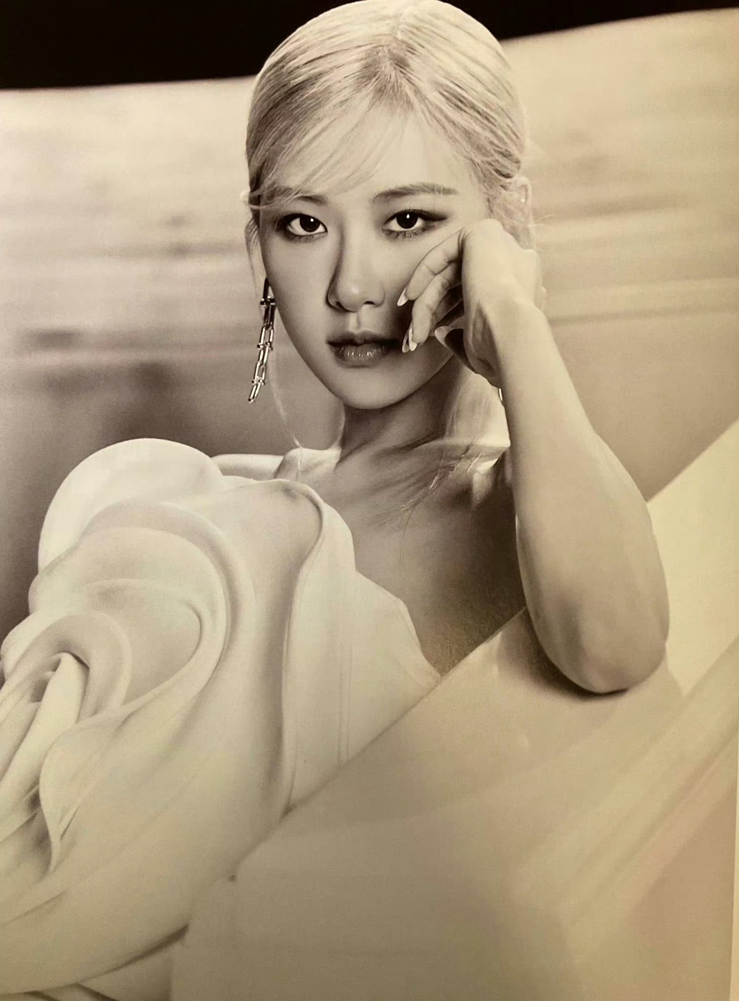 ROSÉ朴彩英亚女一 -R- 