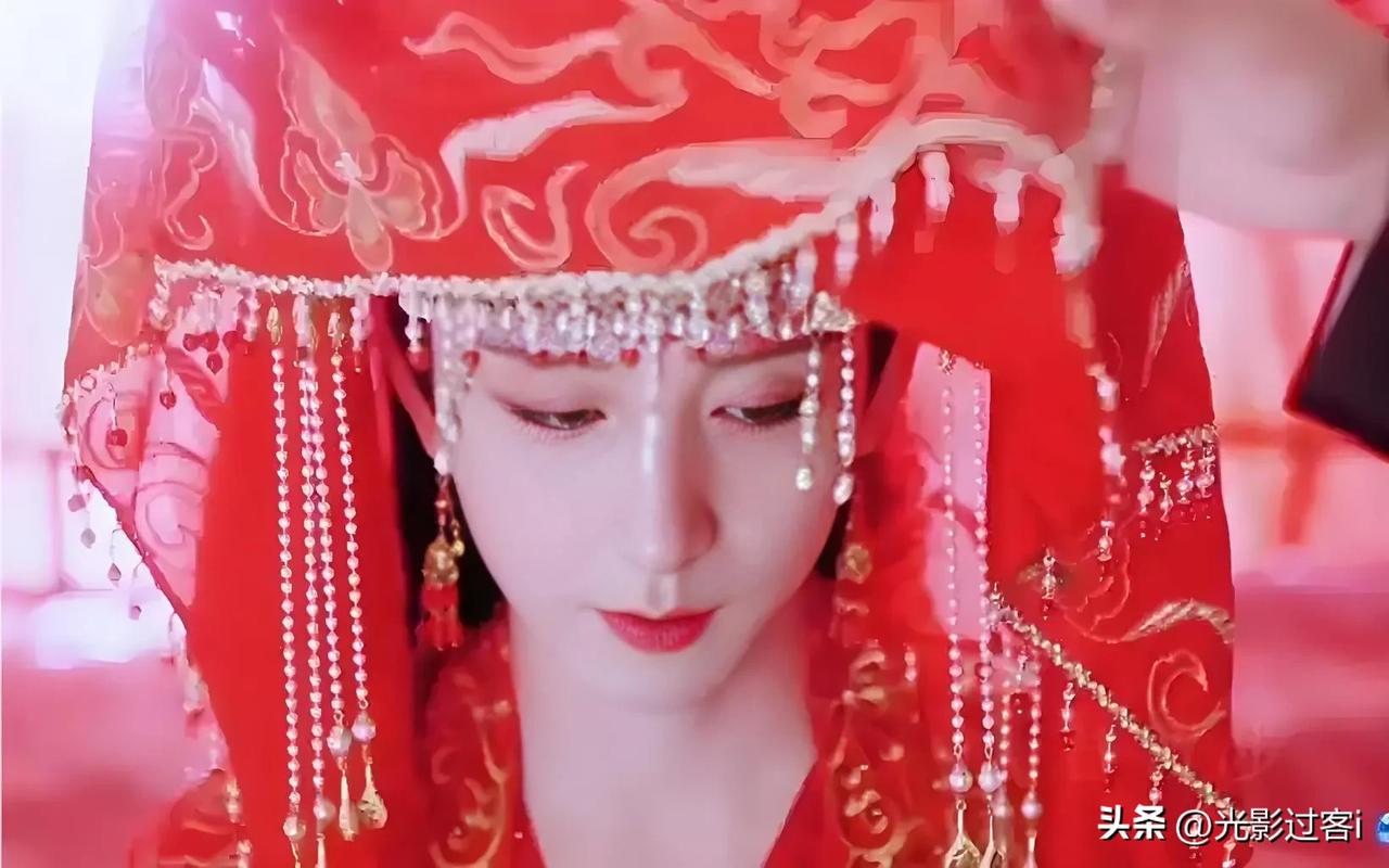 喜欢成毅穿红色衣服吗?
1.唐周嫁衣
2.李莲花嫁衣
3.红色高定西装
4.红色