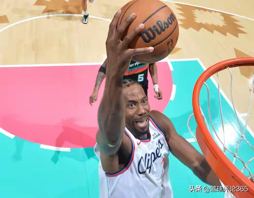 半场落后20分，马刺紧急开会，下半场狂轰70分上演超级大逆转！

在今日马刺对阵