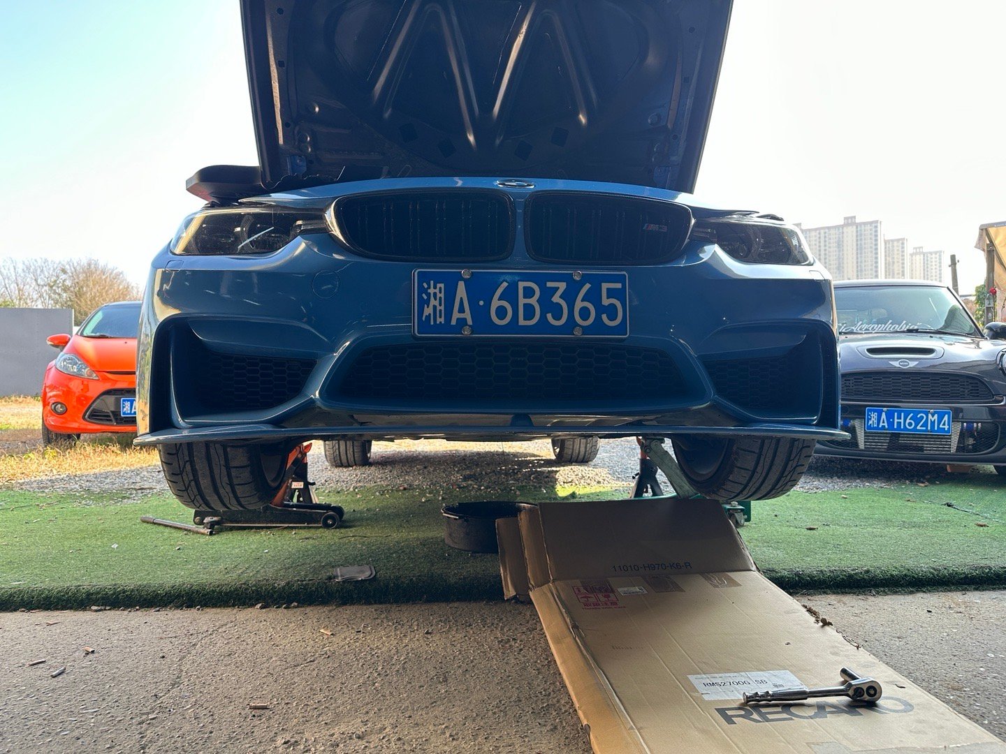 没架子啊艰苦一点咯 