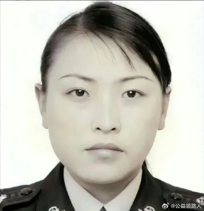 请您停留1秒钟，向缉毒英雄杜萍致敬！ ​​​