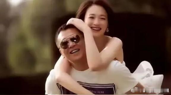 女明星开始搞事业
是真的有事呀，李小冉这两年频繁上综艺，一直都有点担心，没想到今