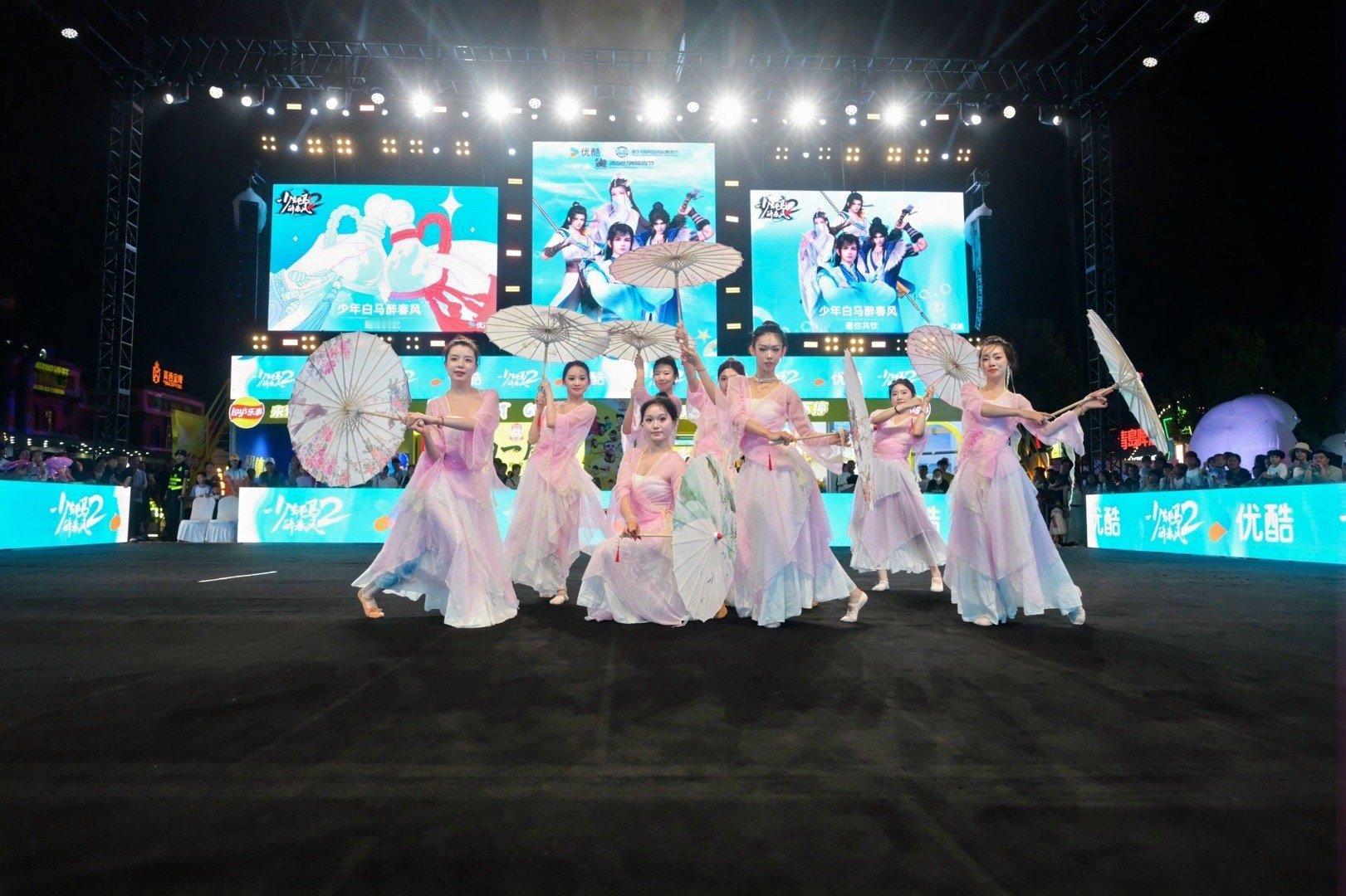 #少白2动画青岛大型破次元现场##被青岛少白2动漫少年少女美拥了#青岛国际啤酒节