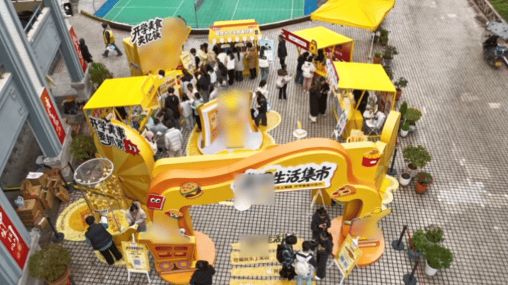 重庆大学生人手一个自愿上学的袋子 谁设计的？太会拿捏心态了！“真装”二字透着实在