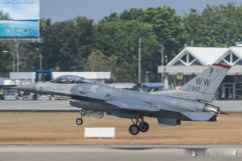 柬埔寨重机枪手向泰F16战机猛烈开火 柬埔寨和泰国这军事冲突又整出大动静了，泰国