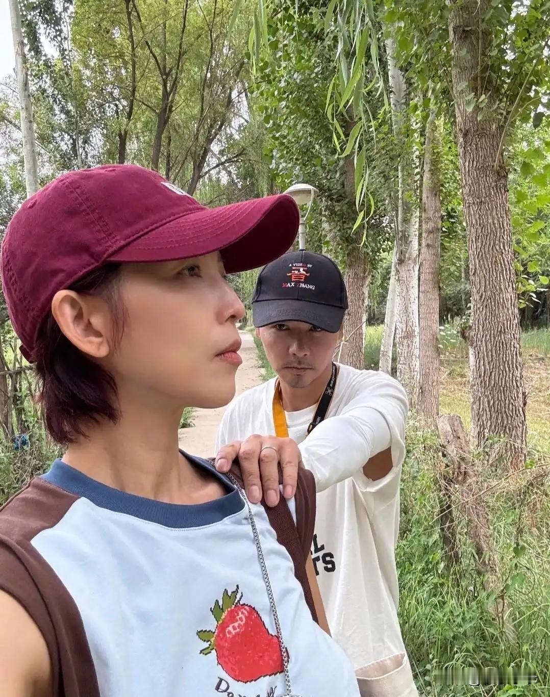 荧幕上光彩照人、星辉熠熠的女神蔡少芬，生活中却毫无明星光环，尽显本真！[得意][