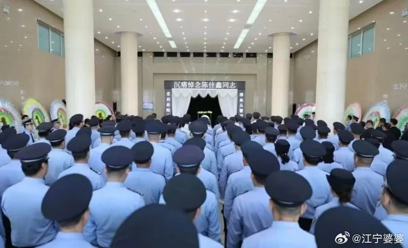 30岁女警为救跳楼轻生者牺牲 这么年轻，太可惜了 