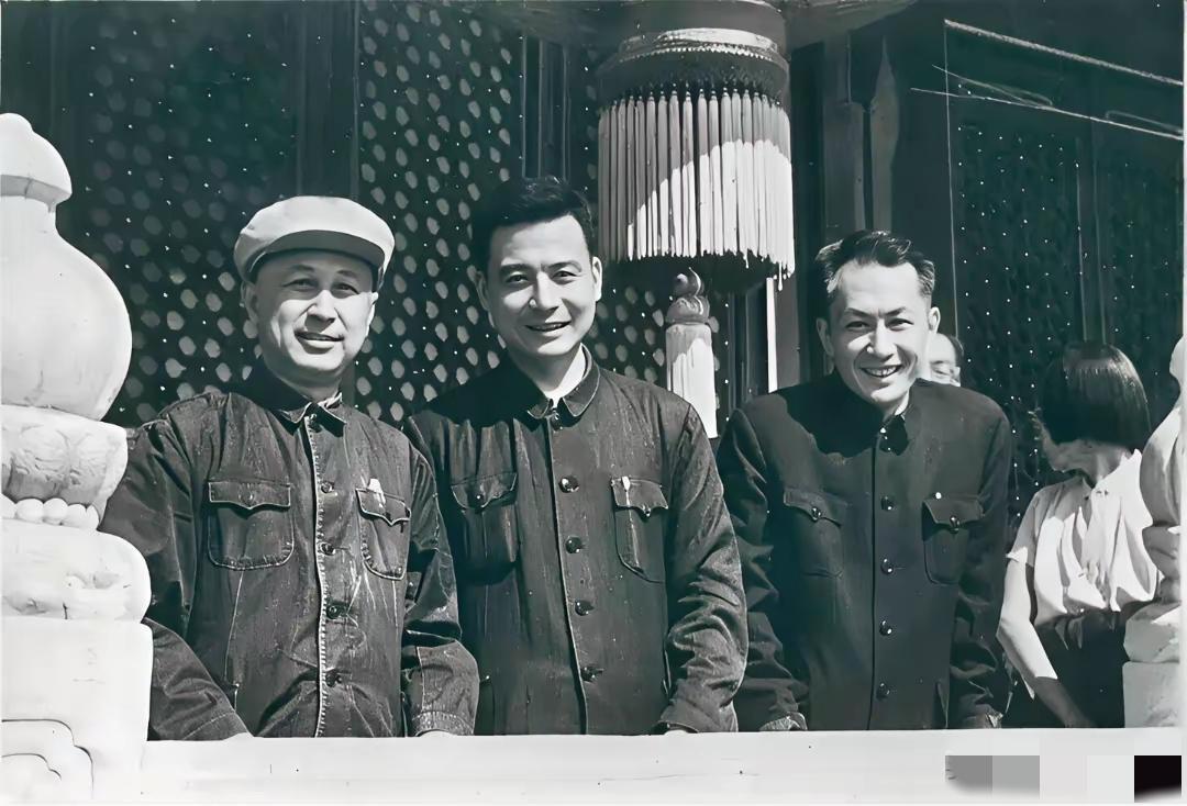 我敢说，能认出这三位老前辈的人，历史绝对不会差！