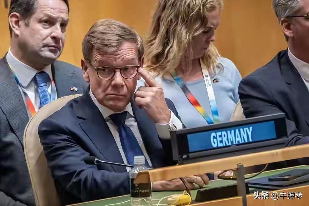 在联合国现场，德国人无地自容！

德国前外长、联大主席贝尔伯克，面无表情，宣布葡