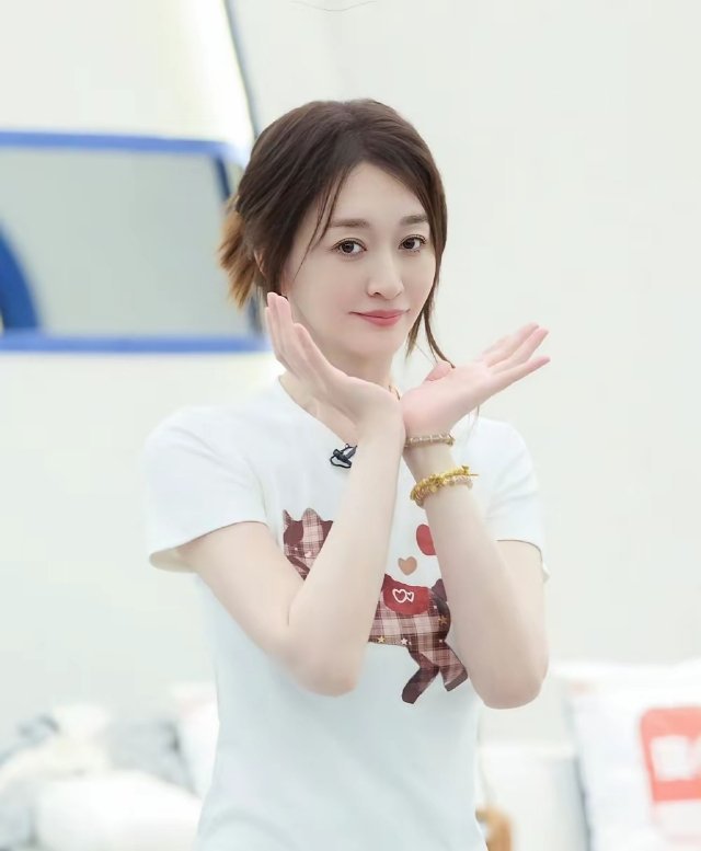 李小冉竟然比温峥嵘大2岁完全看不出来李小冉太会保养了，这也太美了李小冉真是老天赏