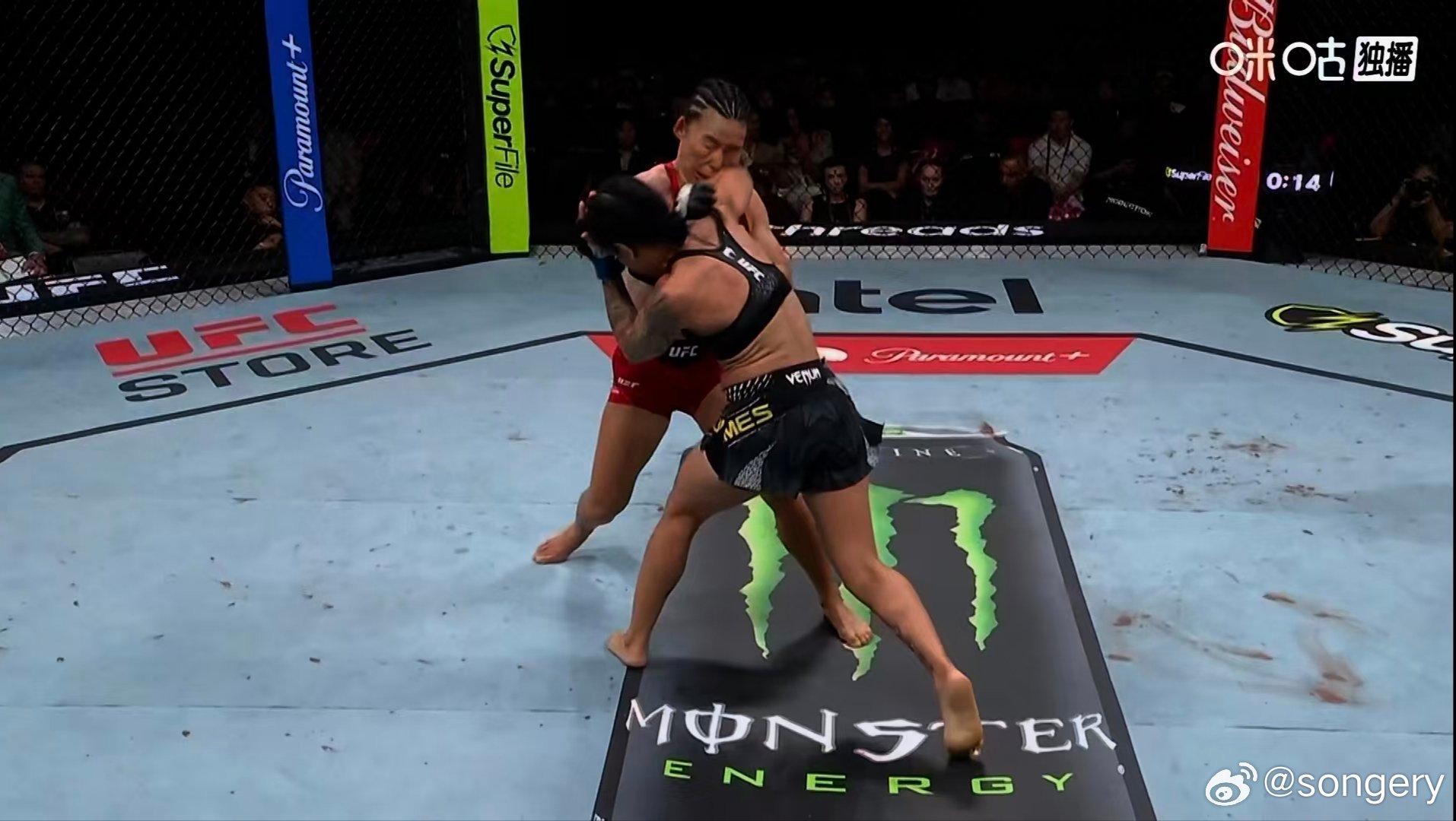UFC[超话]戈麦斯TKO闫晓楠 首回合4分49秒戈麦斯肘击加组合拳TKO闫晓楠