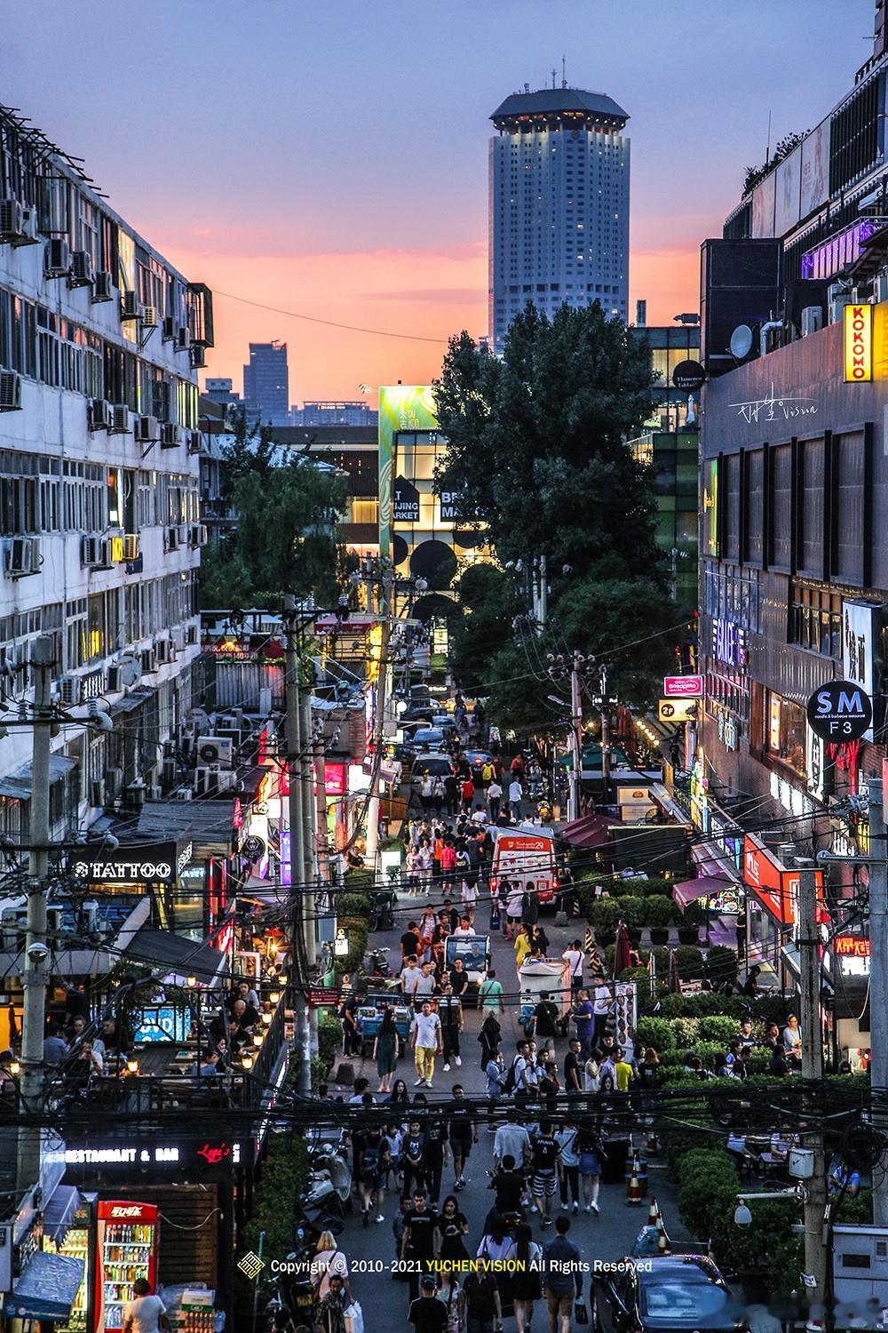 2015年的三里屯太古里脏街改造之前的烟火气息，可能这才是三里屯的灵魂📷5D3