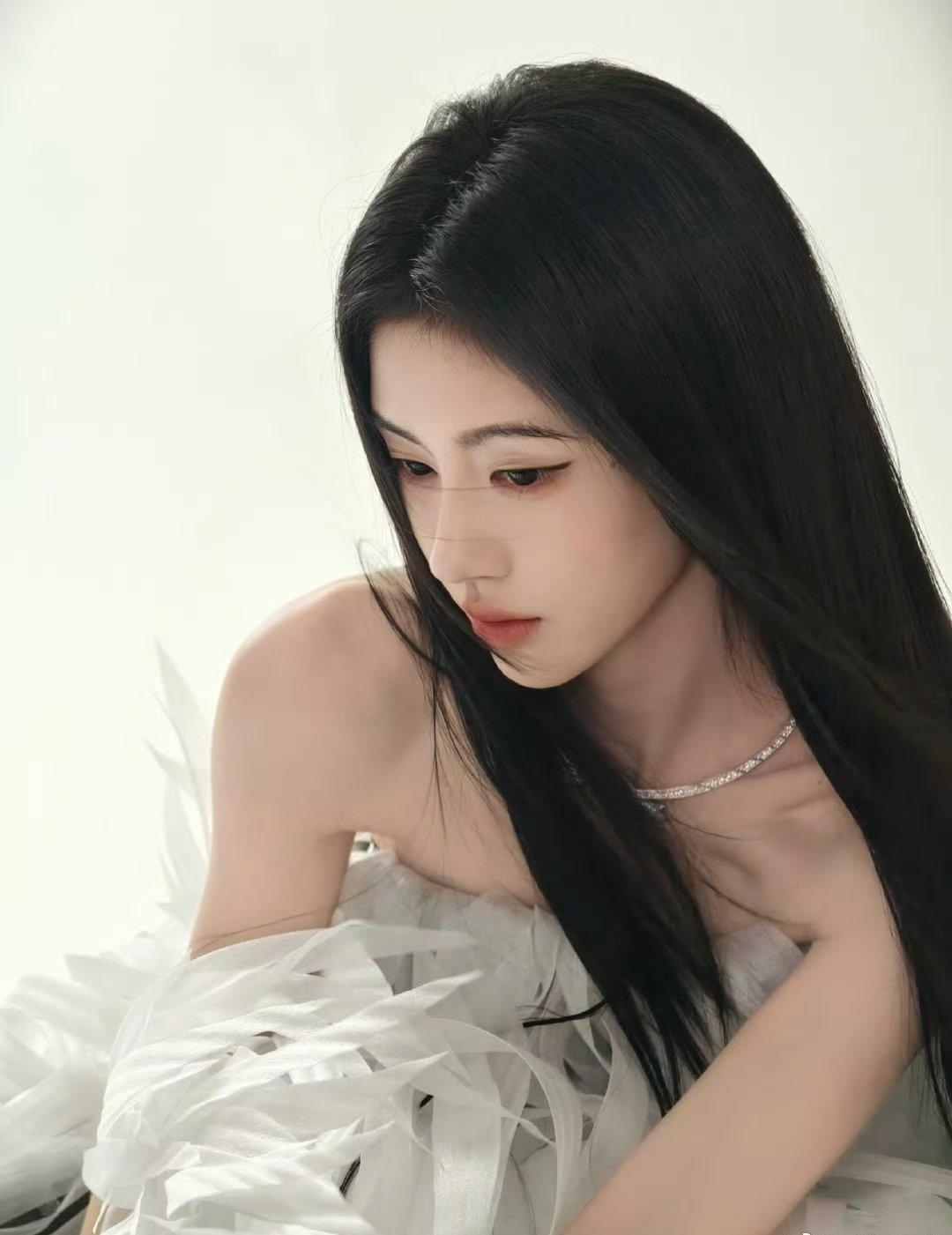 jjy鞠婧祎美貌加持下34套华服 jjt鞠婧祎月鳞绮纪预约近200万 

无论这