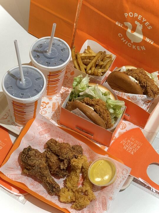 上海！！吃上了董思成同款🍔…