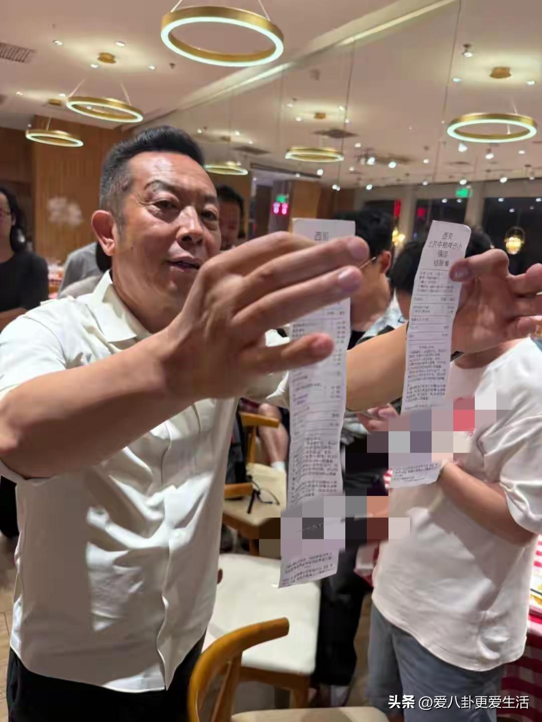 罗永浩悬赏10万，收集西贝预制菜的信息，决定应战对方的起诉。还有网友增加悬赏。