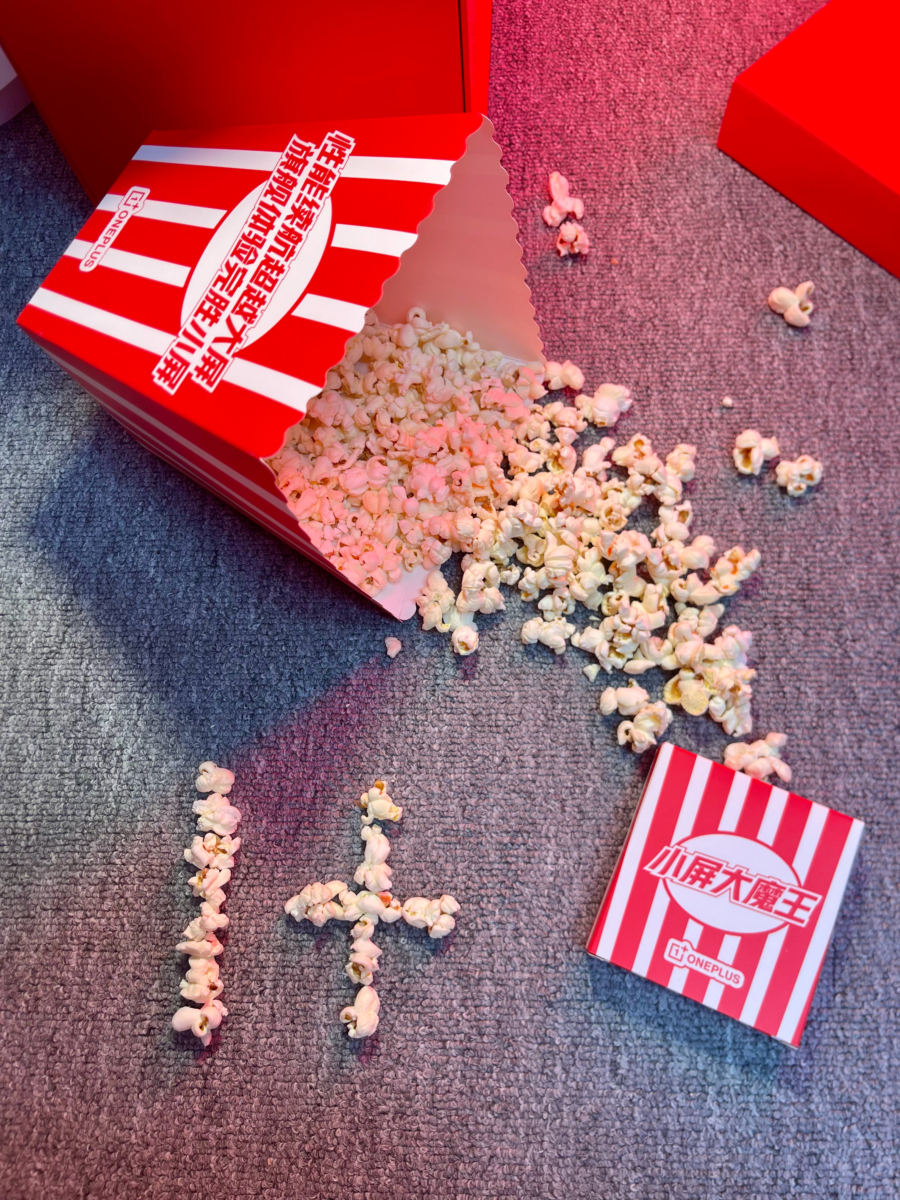 一加15T这邀请函也太会玩了！居然是迷你爆米花机，实用还特别有寓意。小玉米粒能爆