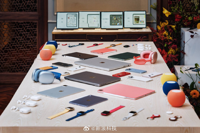 【古尔曼：触控屏版MacBook最快今年发布】多年来，苹果粉丝一直梦想着公司能将