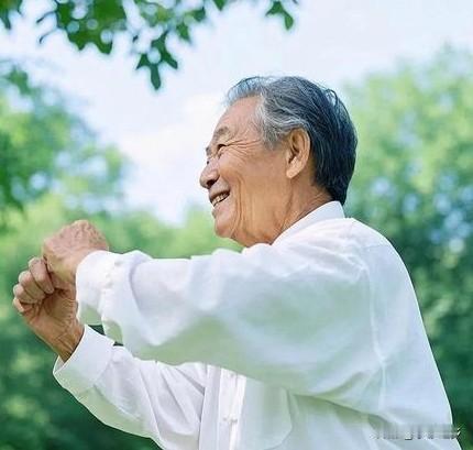 老年人真正惧怕的并非“死亡”，而是“生病失能、孤独无依和没钱拖累”这三件事。
怕