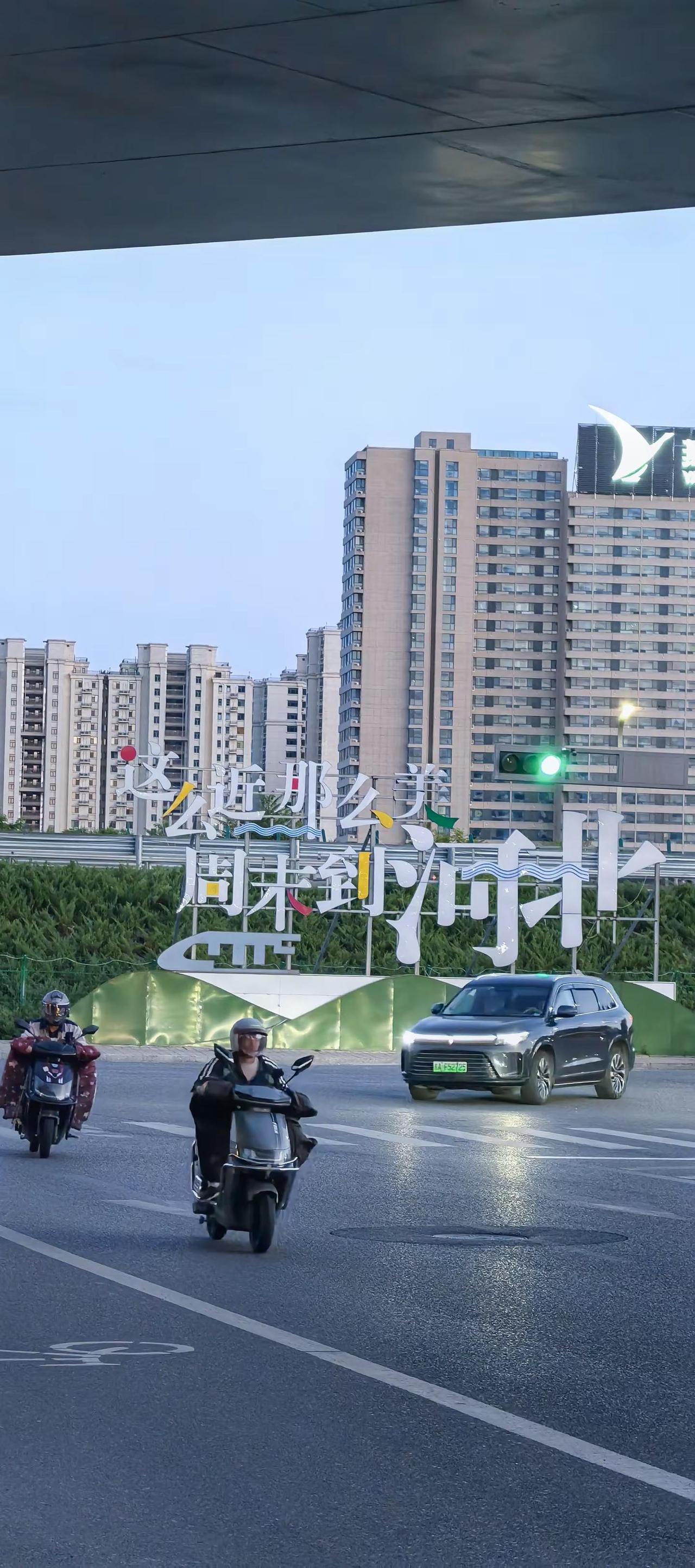 建议将燕郊等北三县划入北京，北京城市副中心才有缓冲地带，北京区城图才显得充分合理