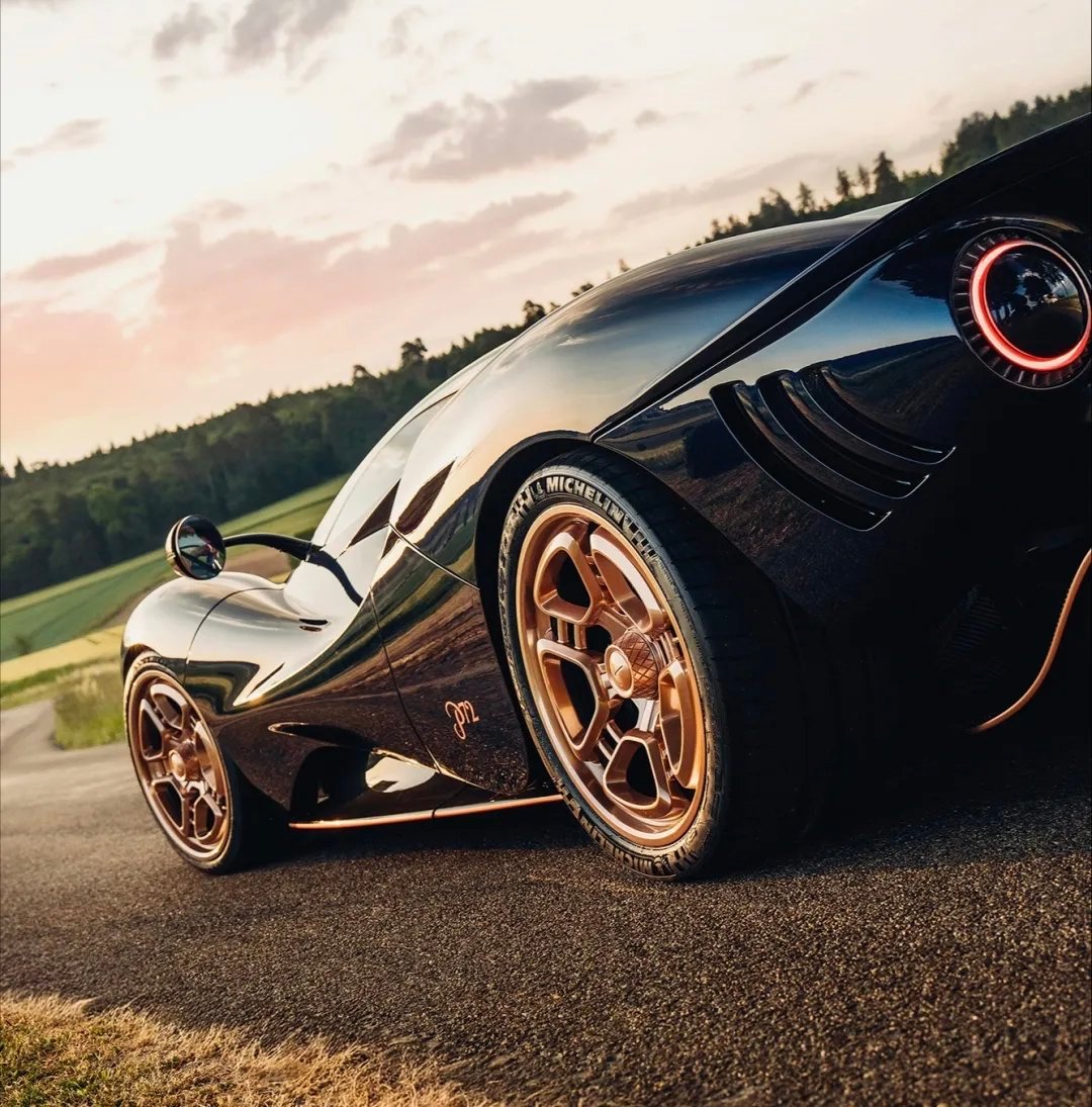 车市热门 首台客户定制版De Tomaso P72 