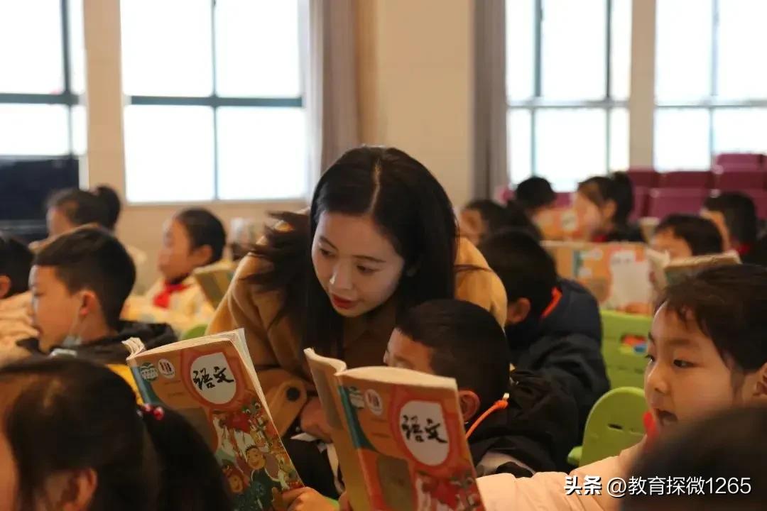 教育是服务行业吗？教师是服务员吗？

这完全就是一种鄙视教育，鄙视教师的错误言论