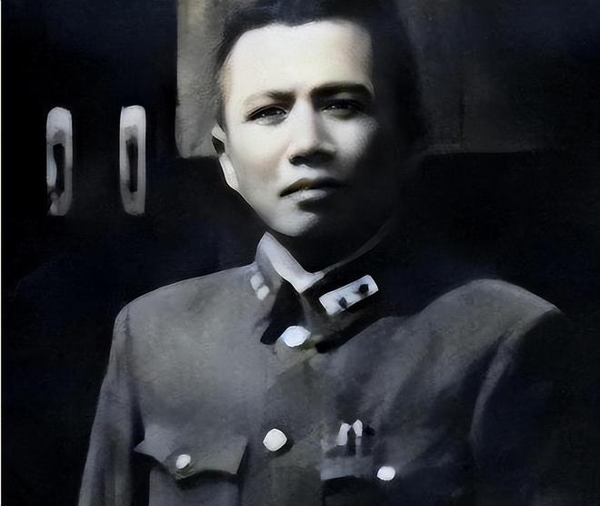 [太阳]1947年，李天霞因见死不救导致张灵甫丧命孟良，逃到台湾后，他起初并没立