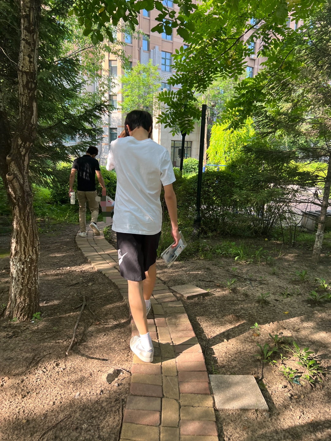 今早不到5点就醒了，没想到我都紧张的睡不着了，比自己考试还要紧张，我这心理素质真