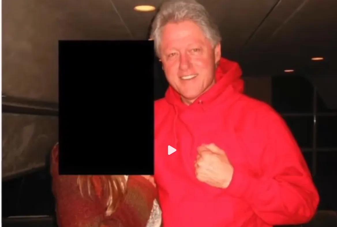 随着爱泼斯坦案档案陆续公布，美国前总统克林顿推上热搜。这事如果发生在我们国家，会